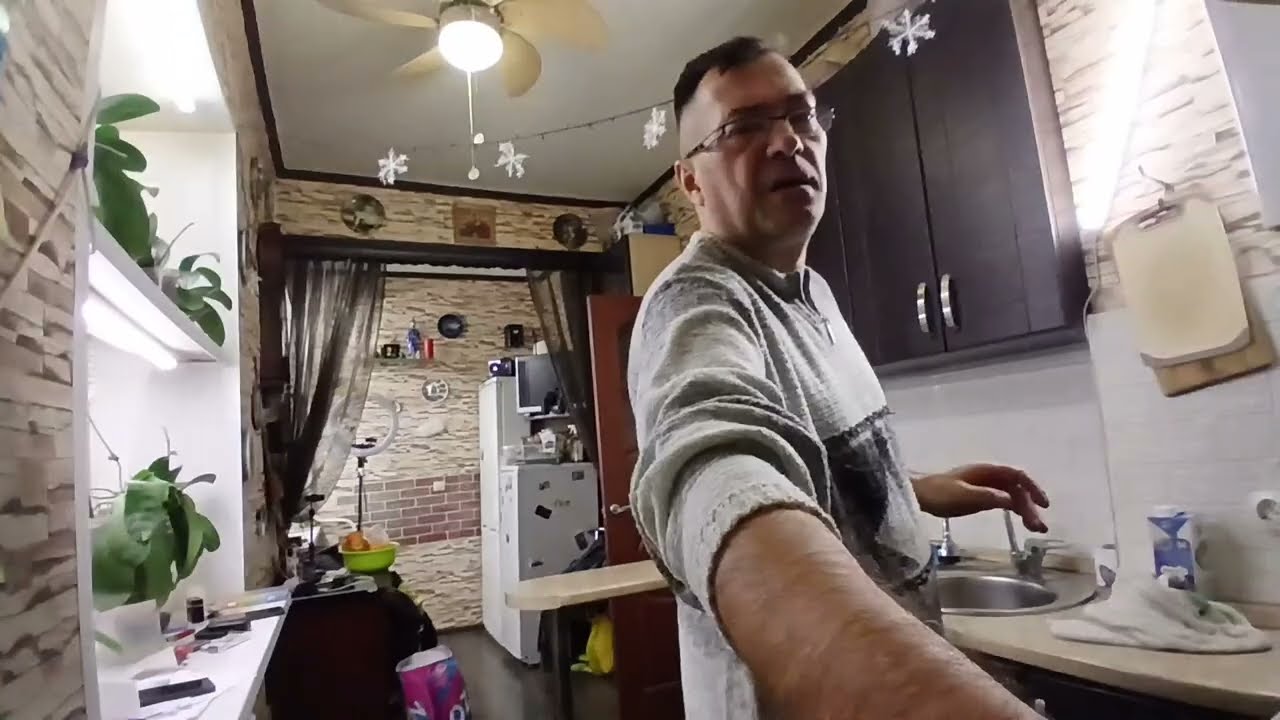 ЗАНИМАЛИСЬ РАСХЛАМЛЕНИЕМ  КВАРТИРЫ