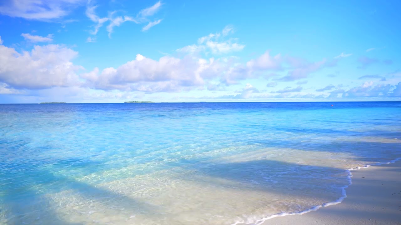 Crystal-Clear Ocean in the Maldives! Ocean Ambience 4K Ultra HD