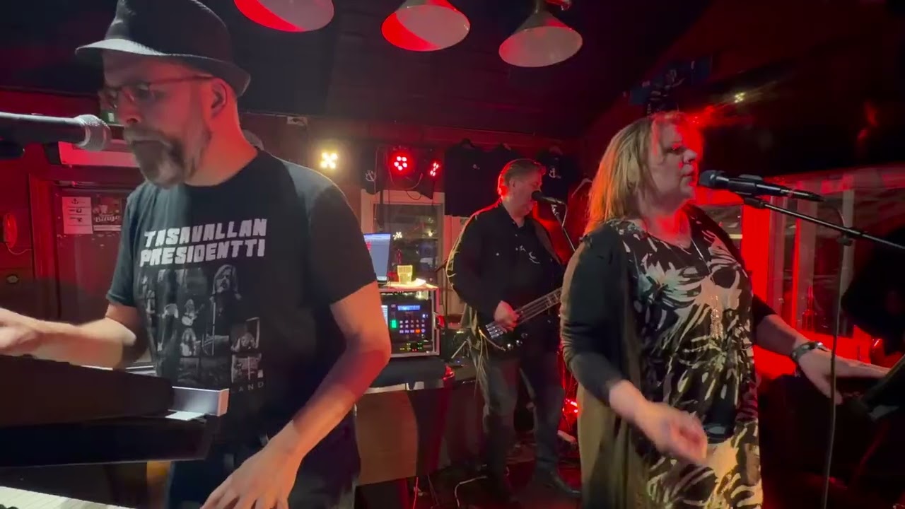 Annie Strayfield Band - Always On the Run