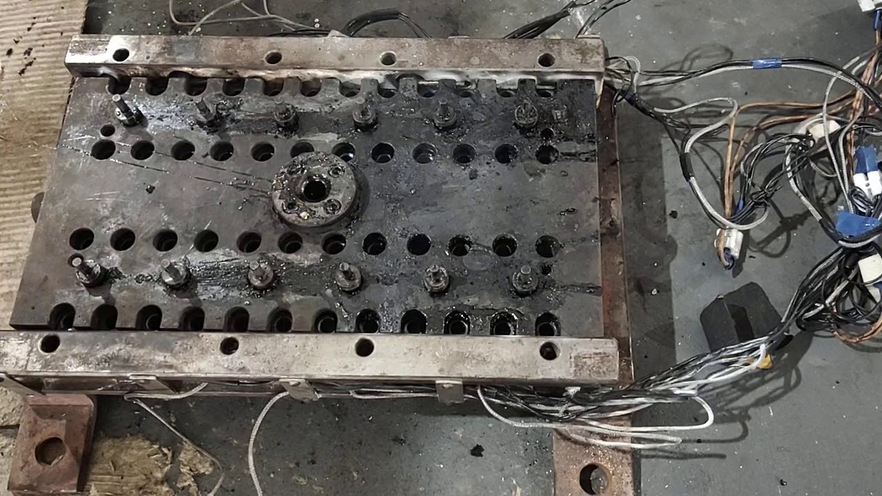 #moldrepair #injectionmolding #leakingmold #repairing Injection Molding Machine mold problem Solving