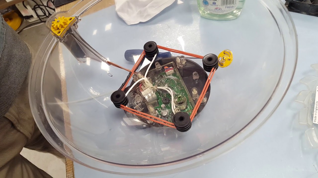 Brinsea Maxi II - cleaning and changing the fan