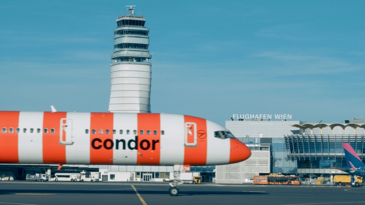 Ausflottung der Condor Boeing 757-300 am Flughafen Wien