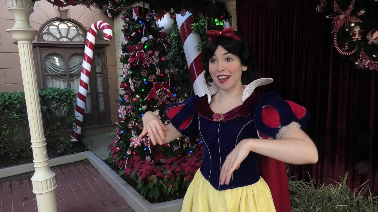 Disney's Magic Kingdom 🤝 Meet and Greet Snow White in Main Street USA