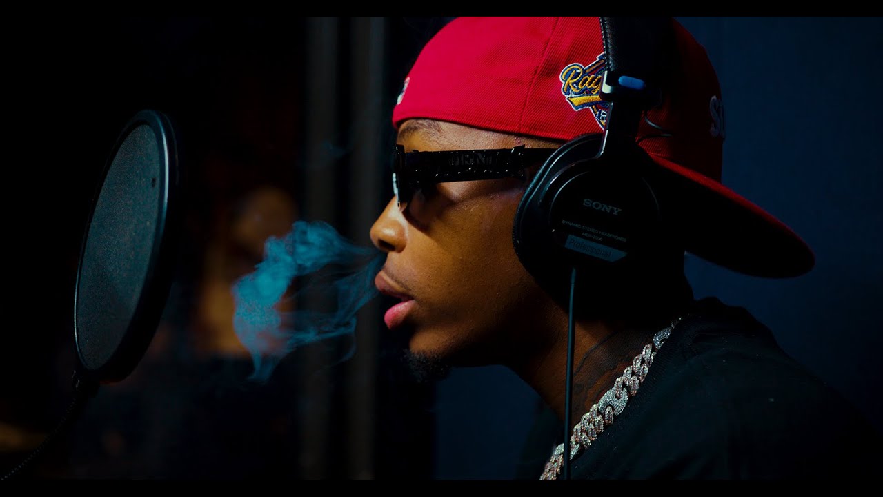 Co Cash - Mirror on da Wall Freestyle (In-Studio Performance)