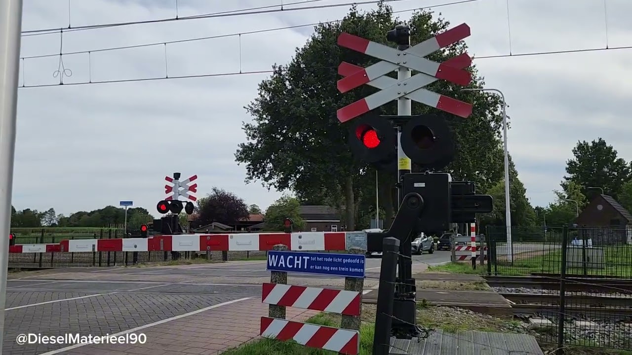 *Bijzonder* Spoorwegovergang Molenstraat Berkel-Enschot (NL)
