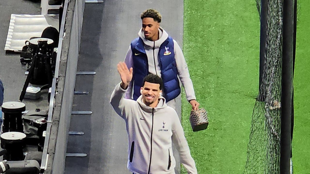 SOLANKE AND UDOGIE ARE BACK IN THE SQUAD! PLAYERS ARRIVING AT THE STADIUM: Tottenham v Aston Villa