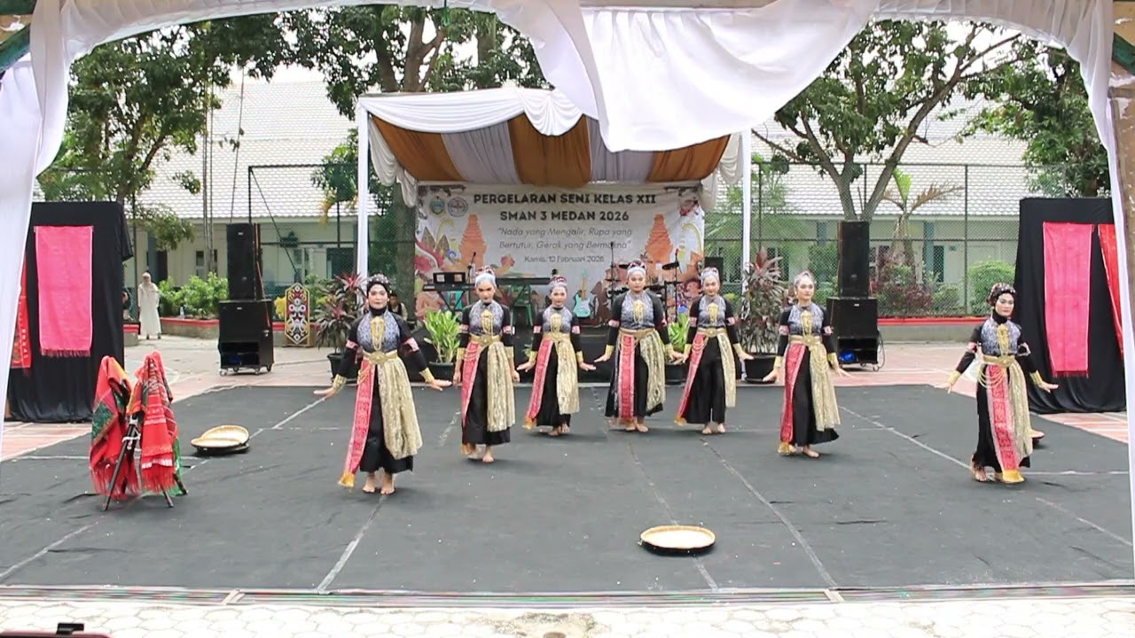 tari kelas 2.4 (Smantig Medan)