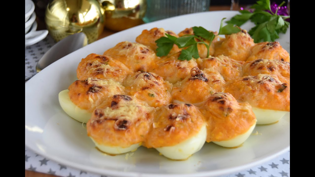 Huevos rellenos de bacalao y gambas