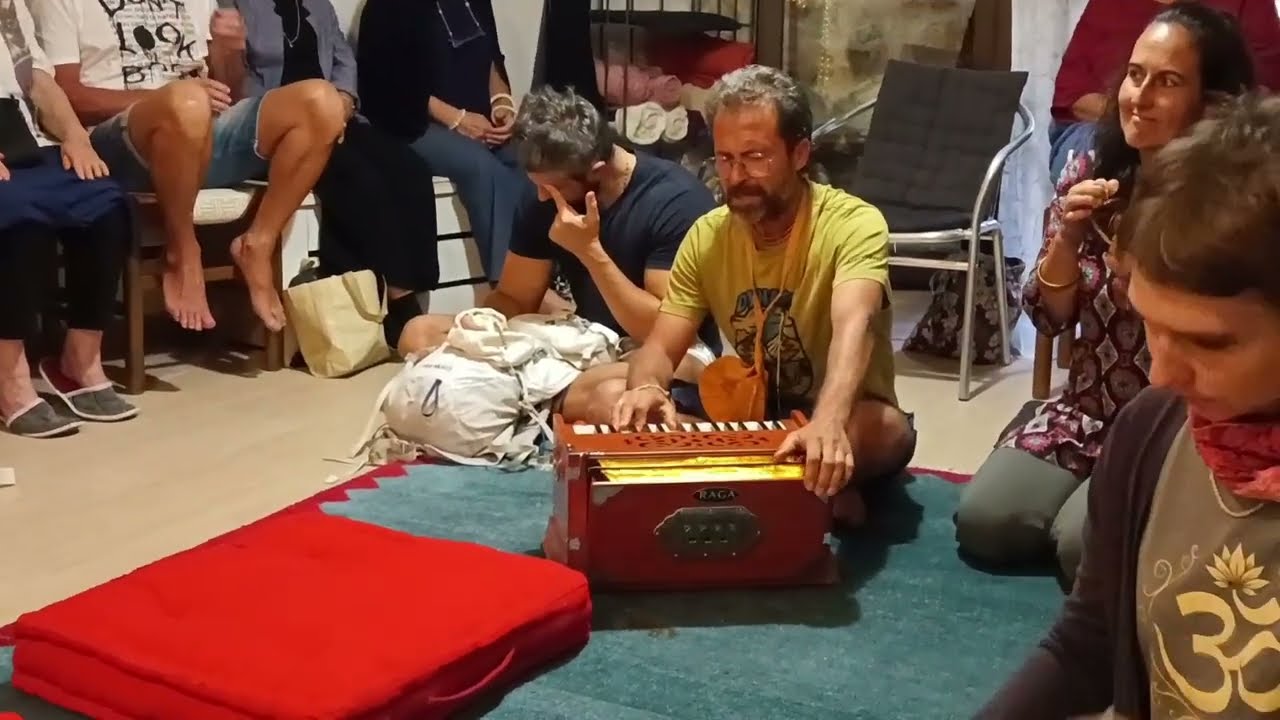 Bhakti Village Italy - Dayanidhi Bhajan