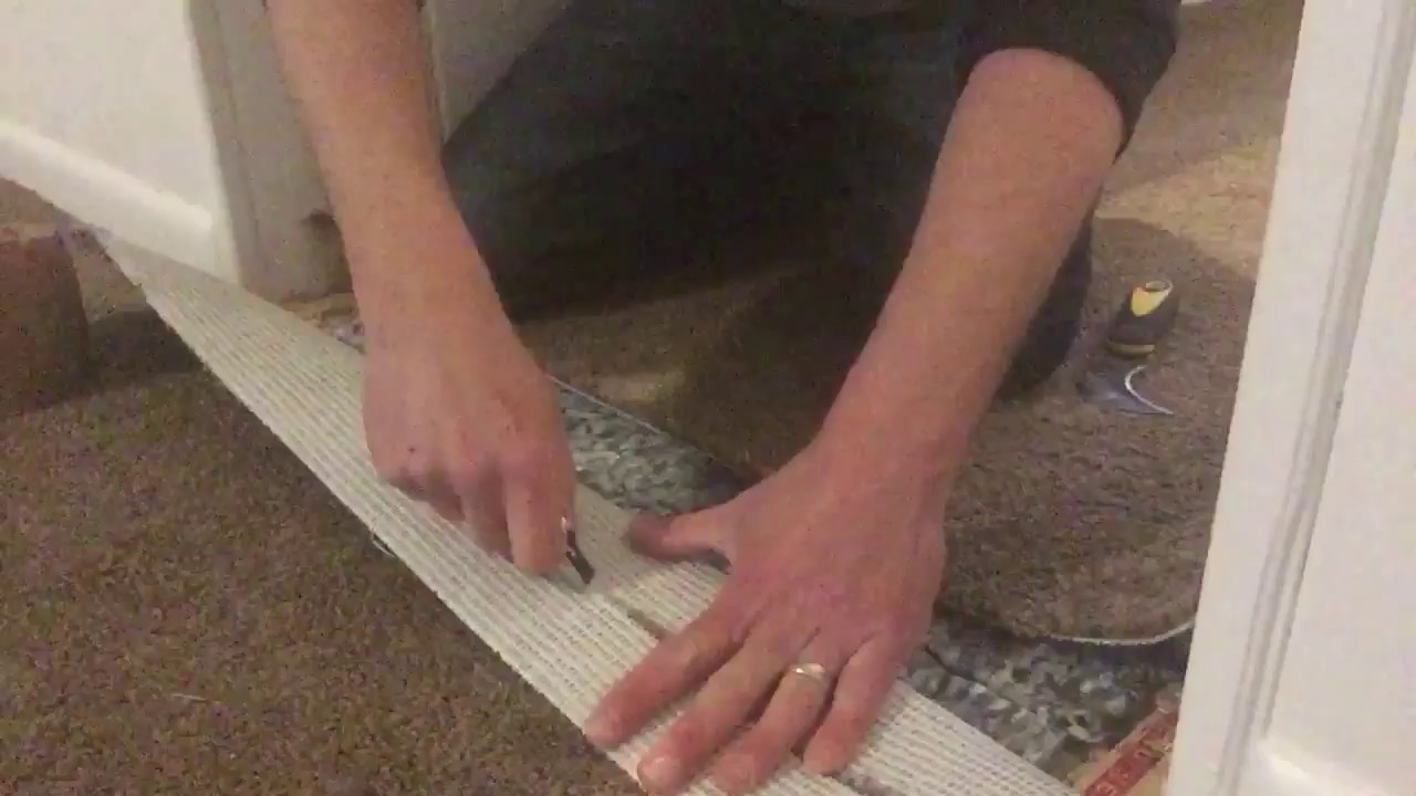How to seam carpet together in a doorway carpettoolz.com