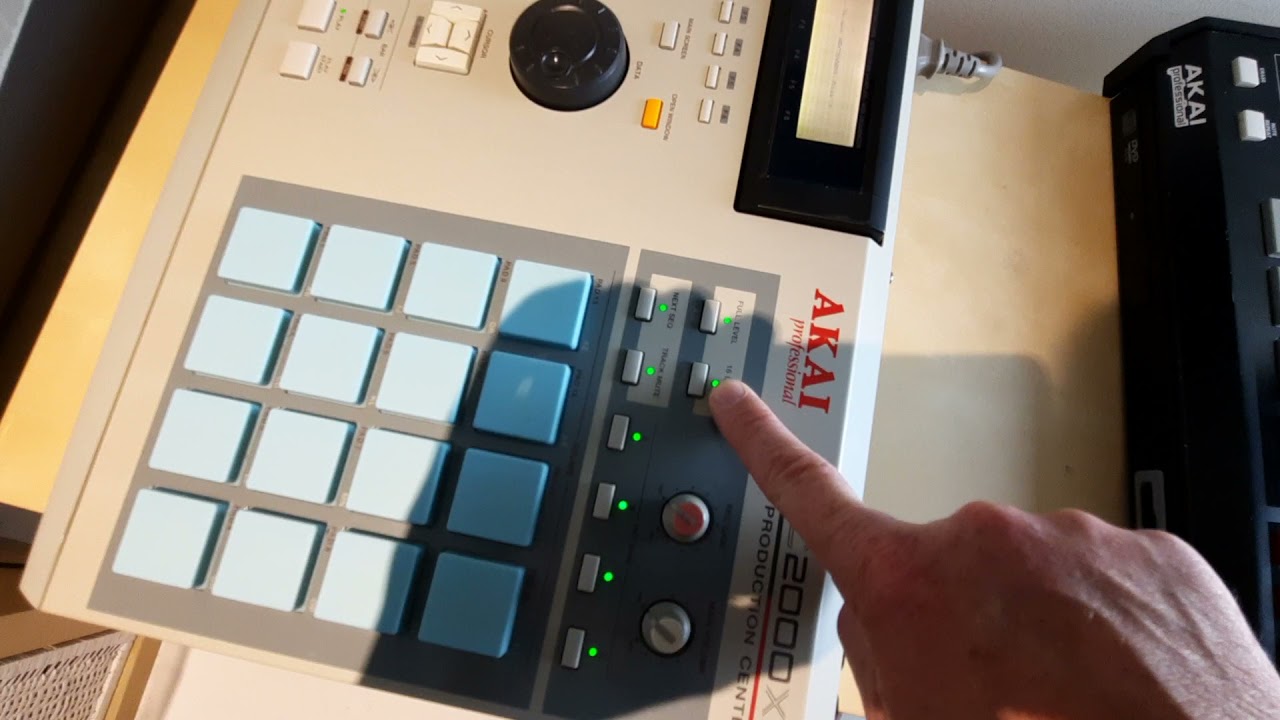 Akai MPC2000XL vs MPC2500 - which one should you buy?