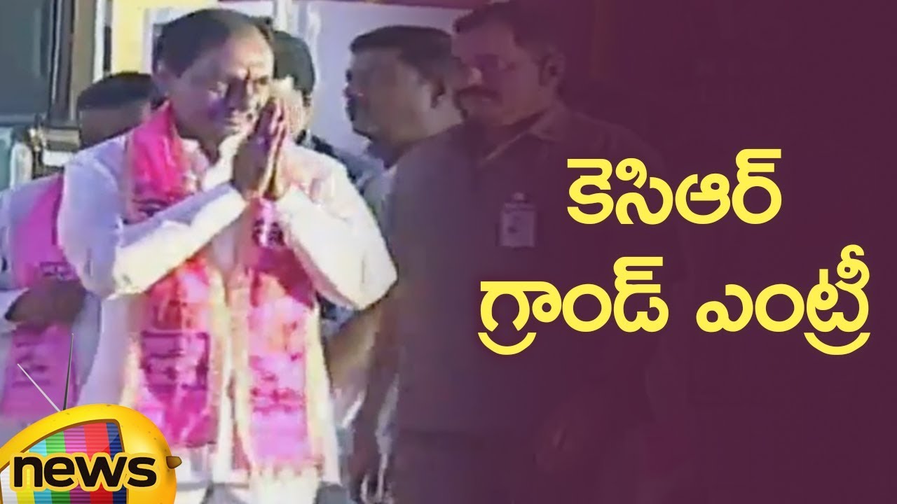 Telangana CM KCR Entry At 17th TRS Plenary Meeting at Kompally | Mangonews Telugu