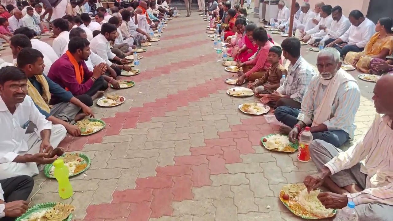 Pandarpur Sri Guru Karan gajindara Bharathi Maharaj ashram maha parasda 🙏🙏