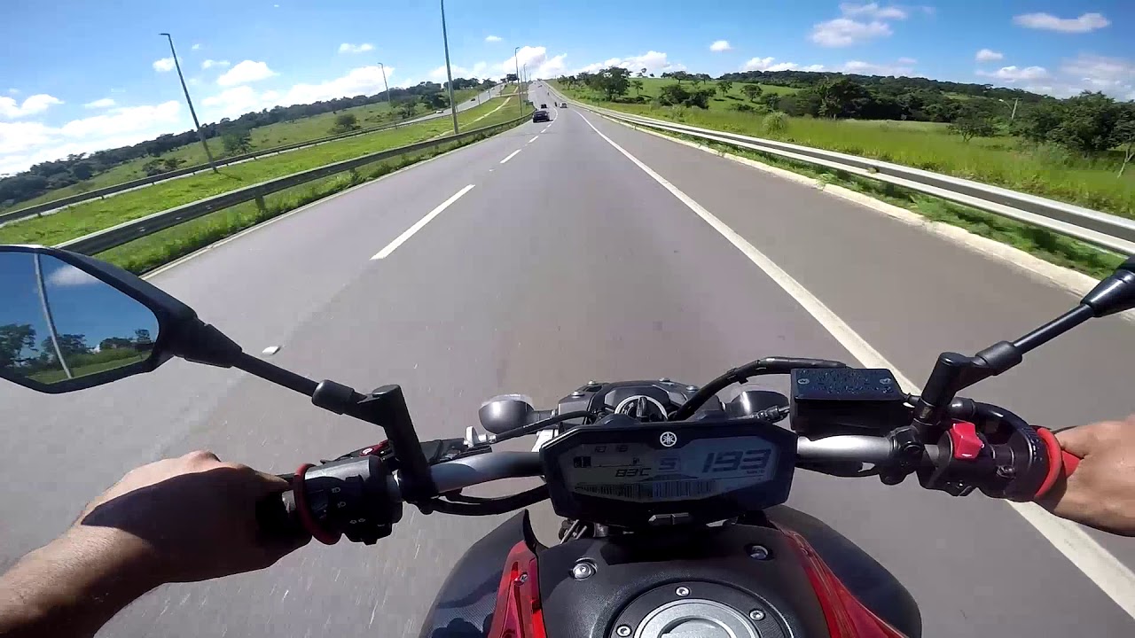 MT-07 VS STREET TRIPLE PT-2 