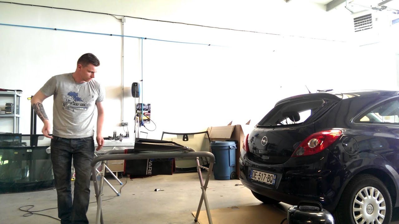 Pose lunette arriere d'OPEL CORSA