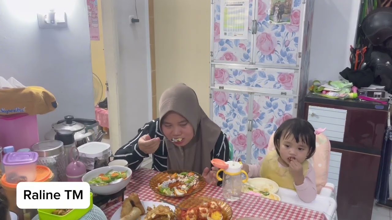 RALINE MAKAN PAKAI SOP TELUR AYAM KAMPUNG 🥚💕