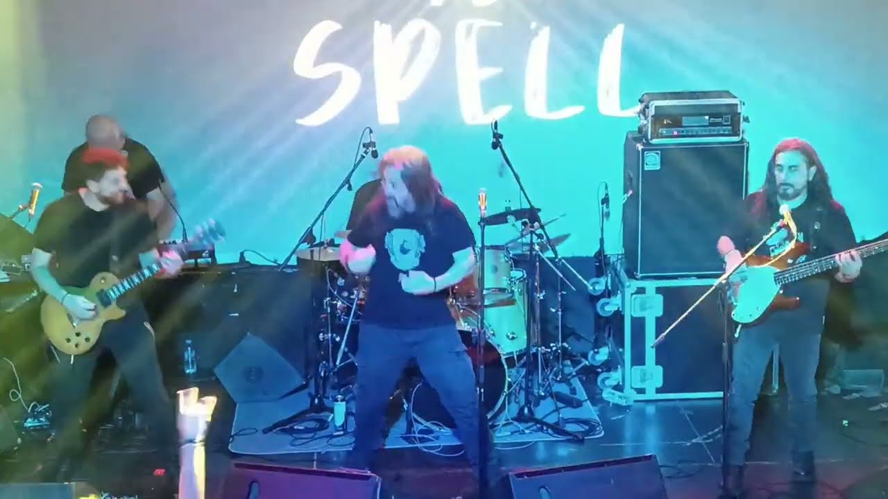 Magic de Spell & Δημήτρης Καλαντζής - Η κορνηλία (live)