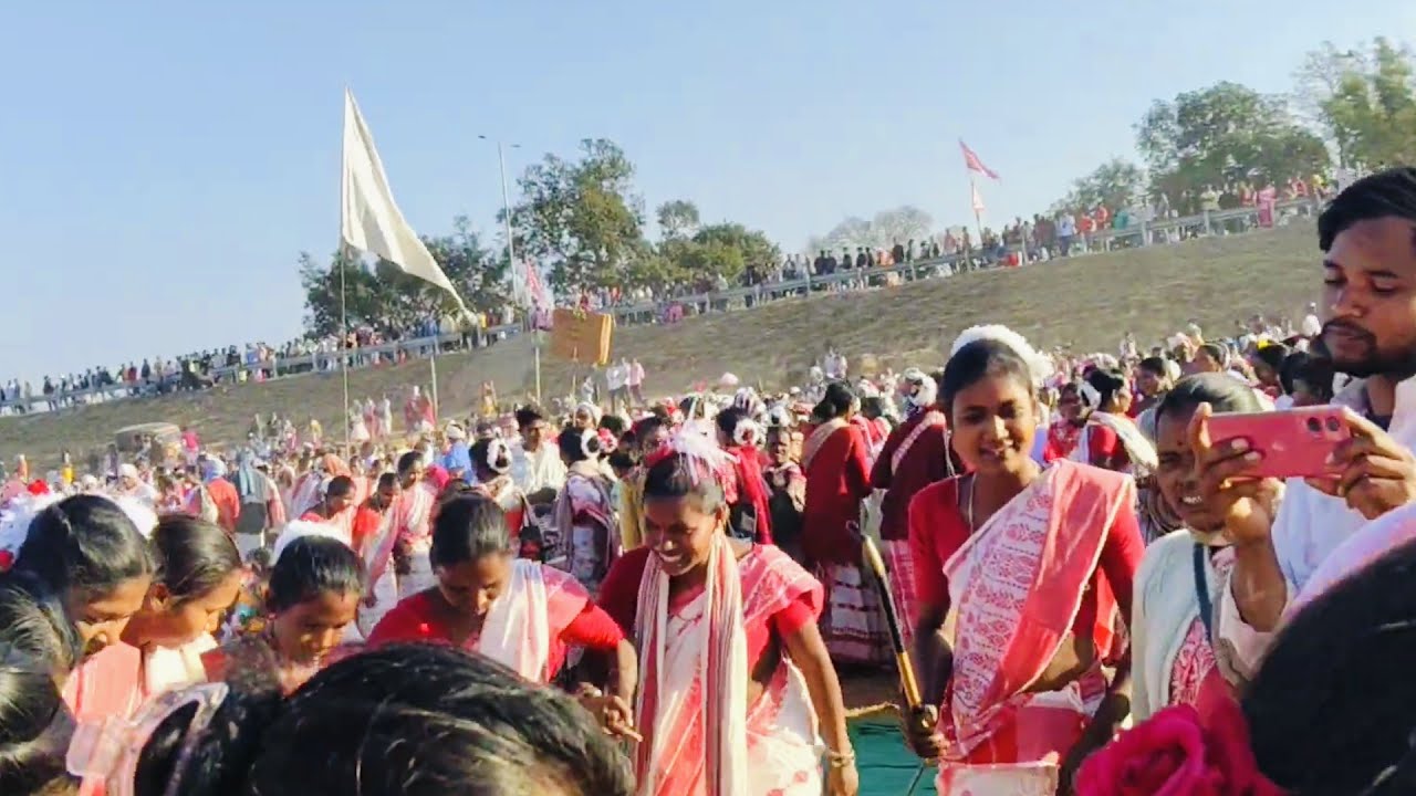 आदिवासी समाज ने 09 फरवरी को वीर शहीद तेलंगा खड़िया के जयंती मनाई नाच गान के साथ मनाया 