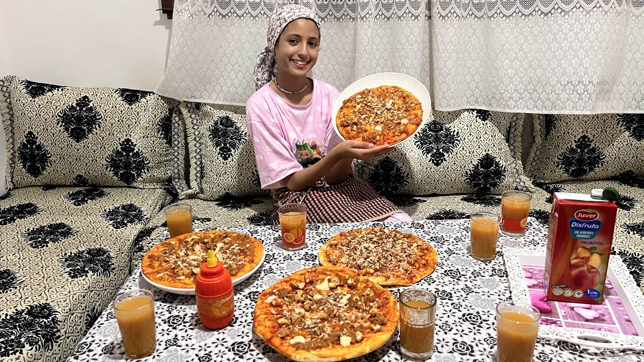 اليوما تشاهيت اخوتي البيتزا🍕فدار او نوضت عدلتا بيدي جات واعرا كتحمق 😋 الله يعطيني صحا👌🏻😁