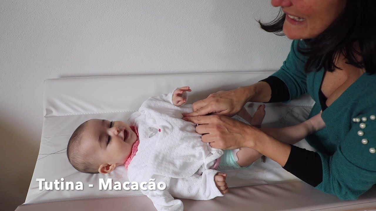 Vamos trocar a fralda da Arianna em Italiano - Cambiamo il pannolino di Arianna - Curso de Italiano