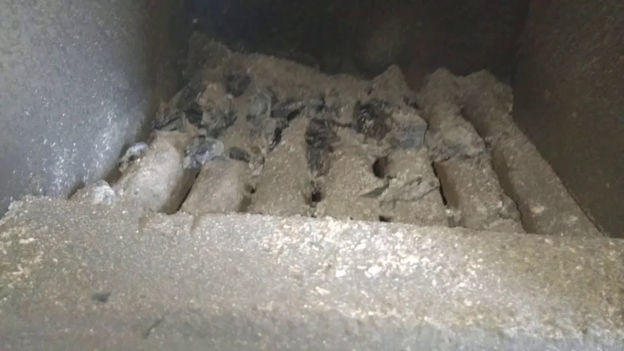 Palenie drewnem w piecu na ekogroszek Nie r&oacute;bcie tego. Więcej minus&oacute;w od plus&oacute;w !!!