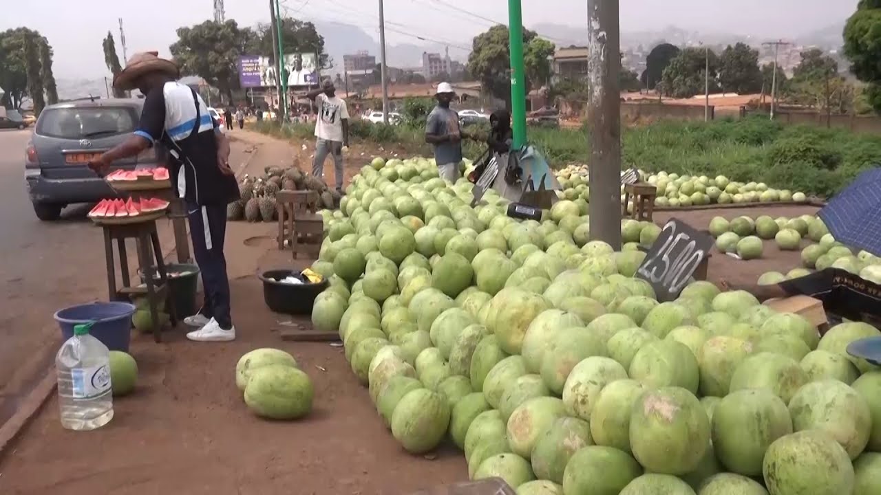 YAOUNDÉ: LES MARCHÉS SPONTANNÉS DE FRUITS ONT le VENT EN POUPE