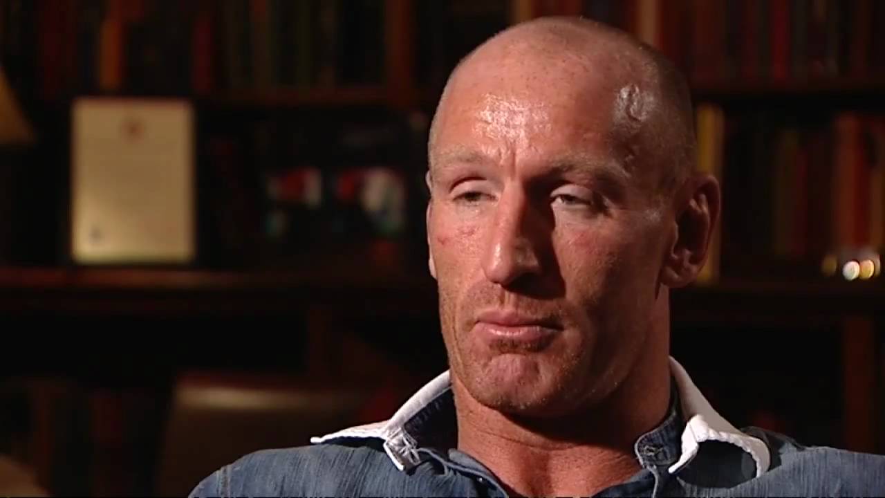 Rugby star Gareth Thomas reveals he's gay