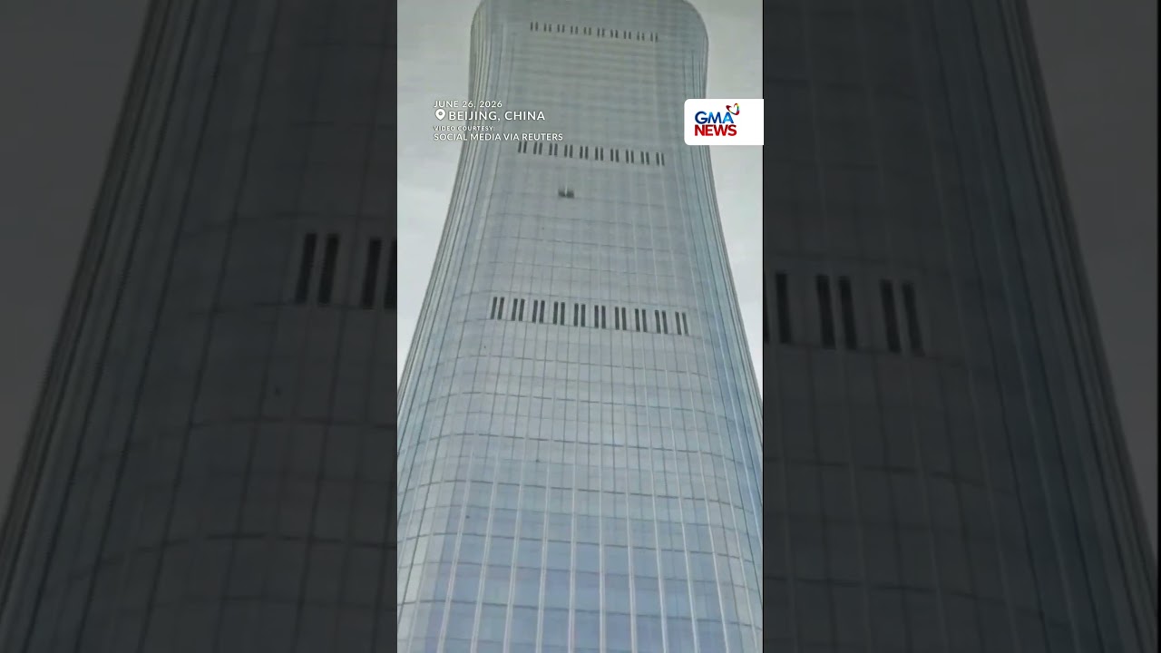 Eyewitness video shows fragments of aircraft falling after hitting Beijing skyscraper | GMA News