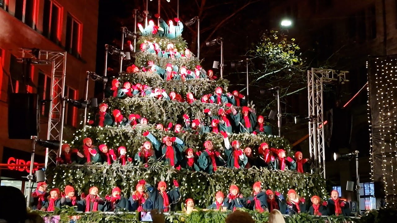 Singing Christmas Tree | Zurich Bahnhofstrasse | Switzerland | KIBS School #singingchristmastree
