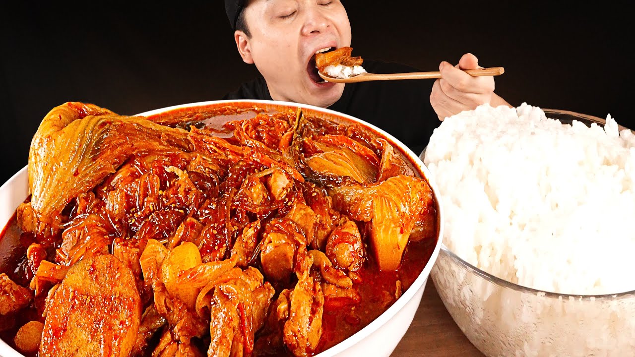 밥이 계속 들어가는 밥도둑 묵은지김치찜닭 먹방~!! 리얼사운드 ASMR social eating Mukbang(Eating Show)