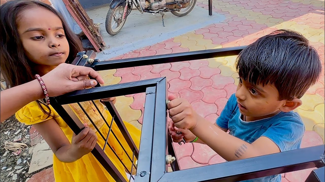 plant stand माऊलीने जोडून कुंड्या ठेवल्या 🫢