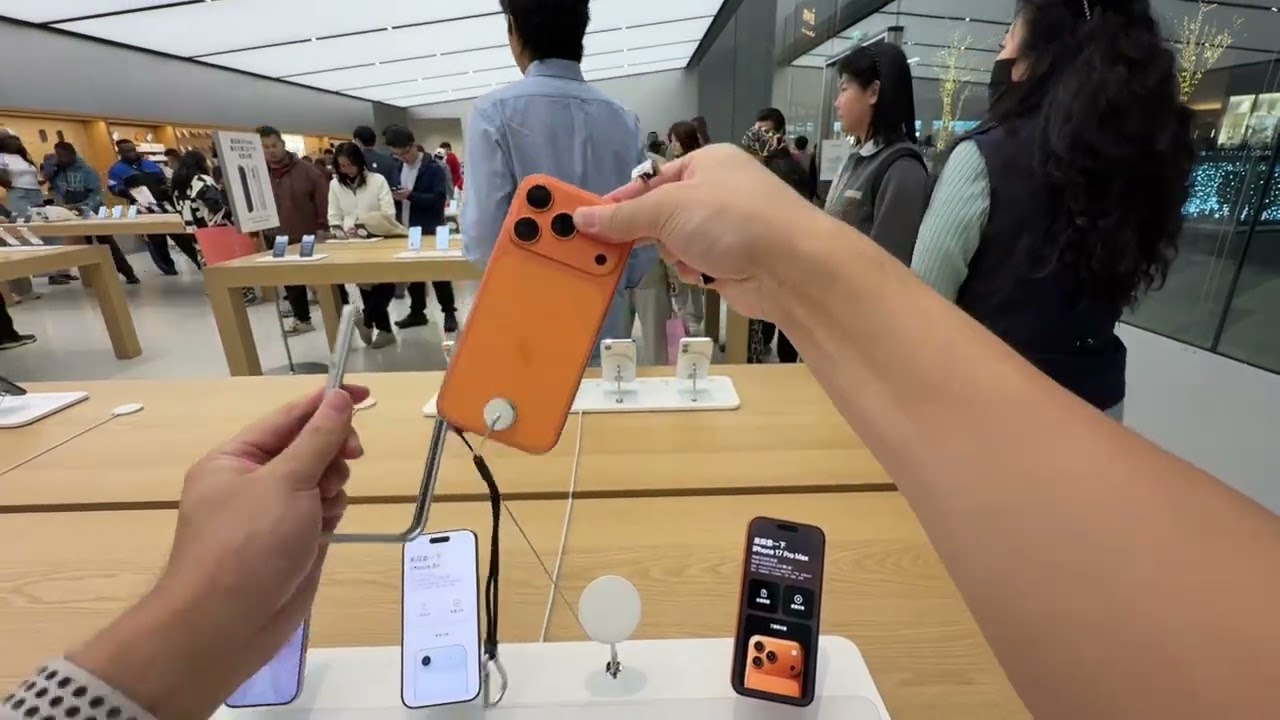 Assemble a mechanical wind frame heat dissipation mobile phone case.#iphone17promax #bracket 