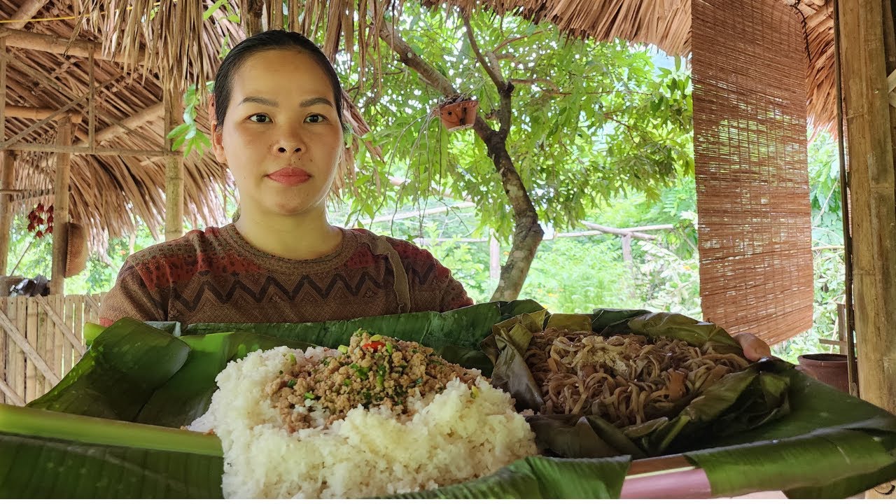 Soft Sticky Rice – Minced Pork Stir Fried with Onion & Chili  Family Meal - Bich Thi Family