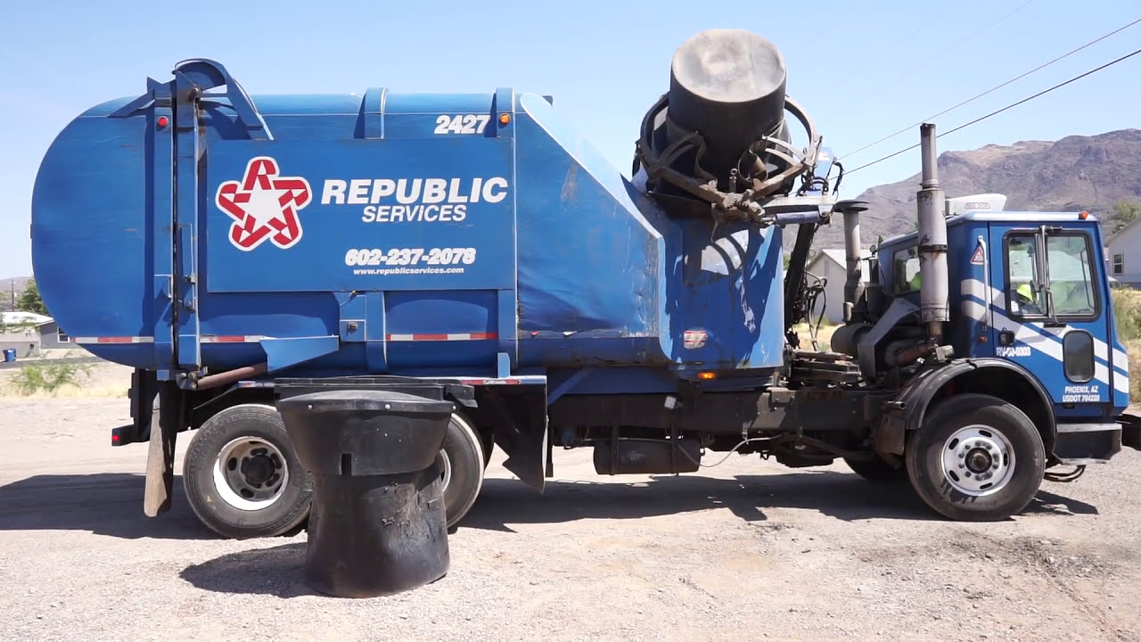 Republic Services ⇨ Mack MR Heil Rapid Rail Garbage Truck