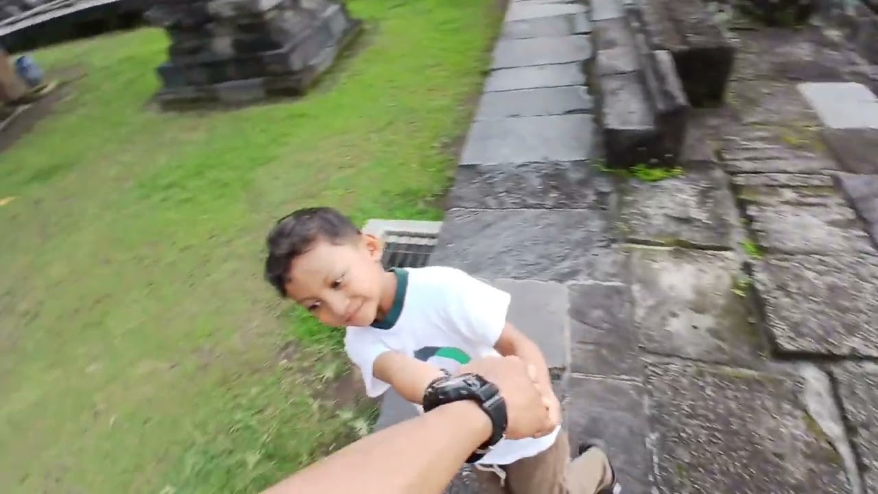 Menikmati suasana sore hari di #CandiPrambanan bersama keluarga(15022026)