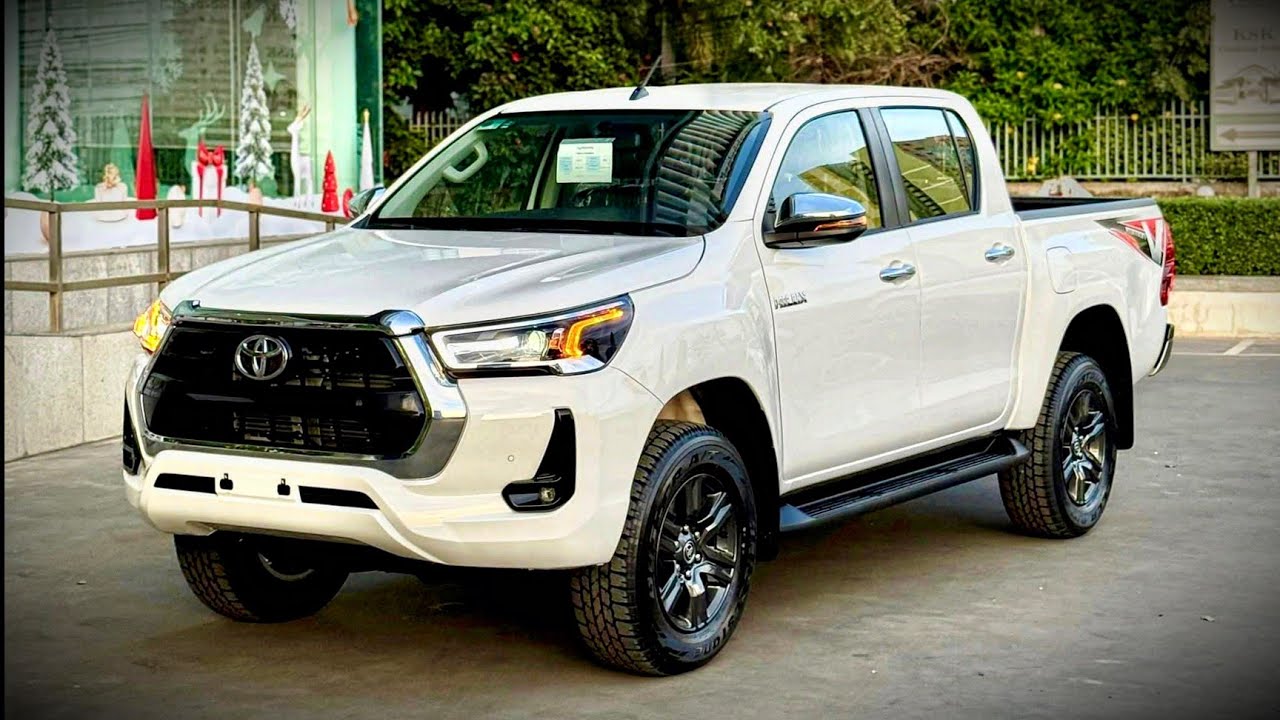 Toyota Hilux Revo V-Edition 2026 | 4 Cylinder, 2.8L, 201hp, Diesel, 
