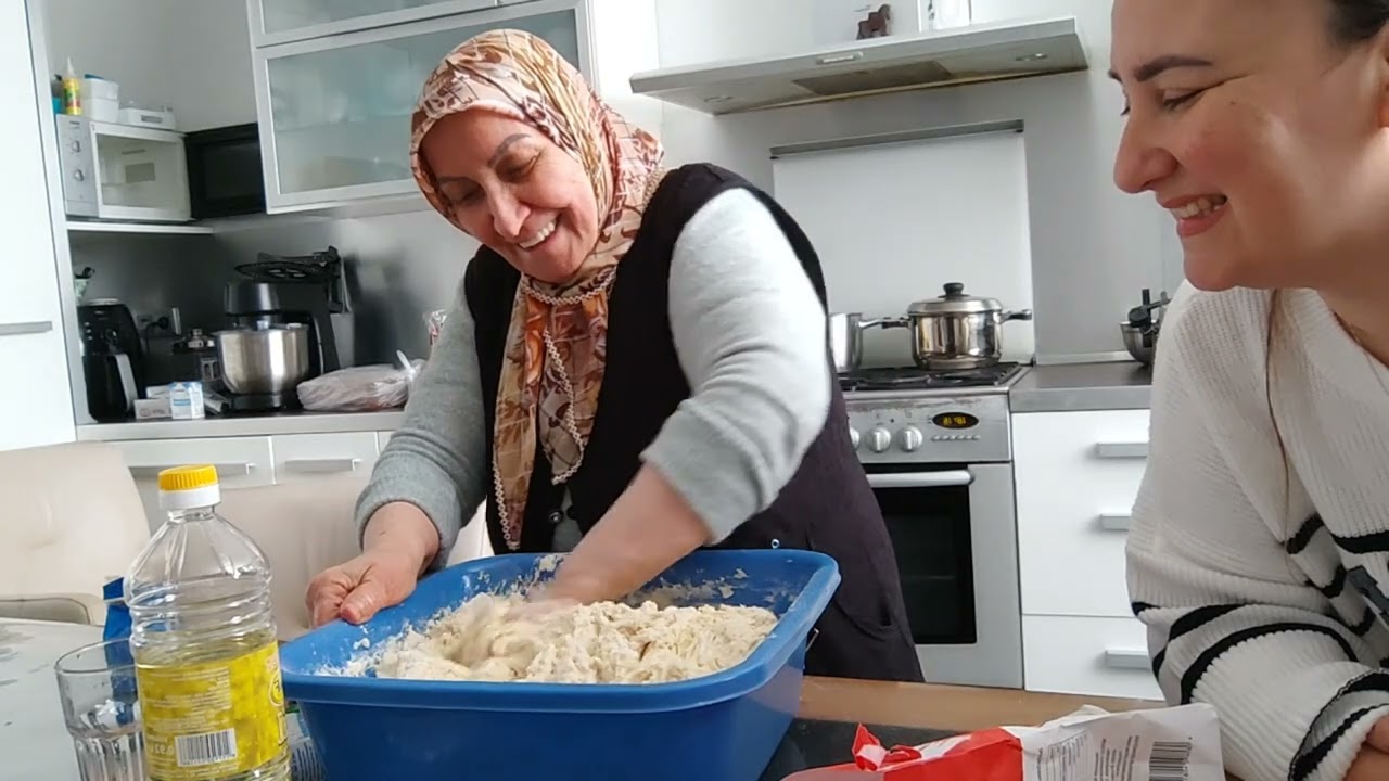 TURKSE PIZZA RECEPT / LAHMACUN TARIFI HOLLANDACA VERSSIYONU RAMAZAN IFTAR I&Ccedil;IN