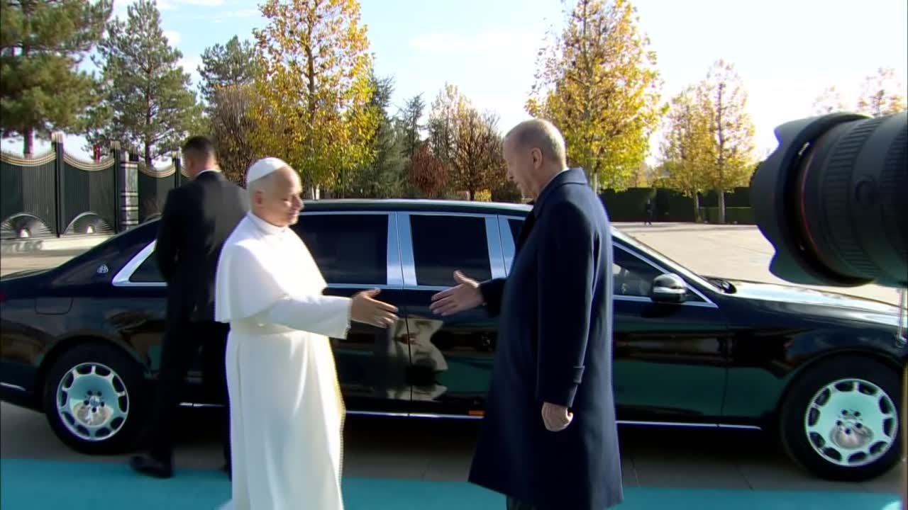 Pope Leo greeted by Turkish President Erdogan