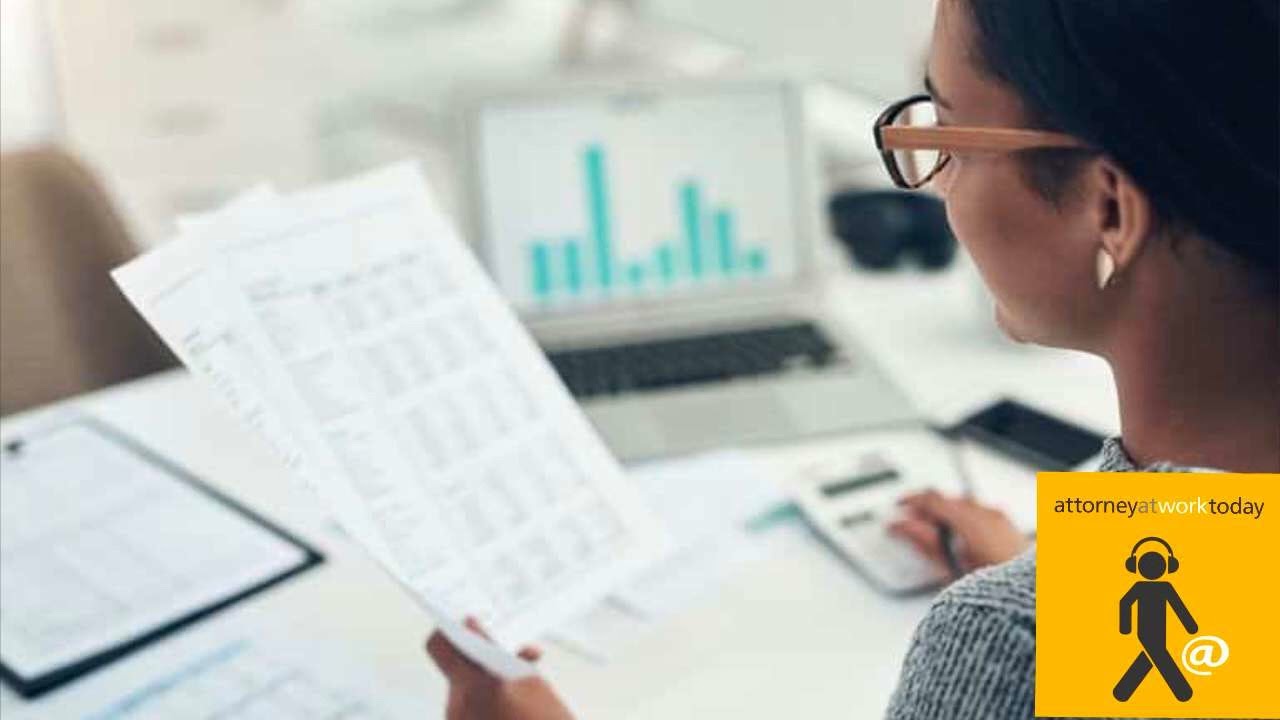 Lawyer Flat Fees or Hourly Rates? Pros and Cons of Legal Billing Options