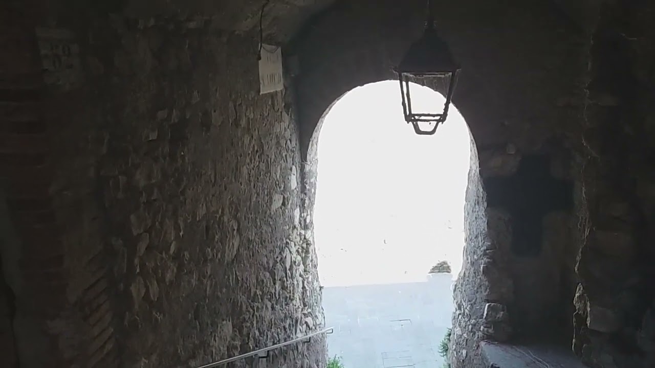 CASTEL MADAMA  è un comune italiano di 7. 000 abitanti della città metropolitana di Roma Capitale.