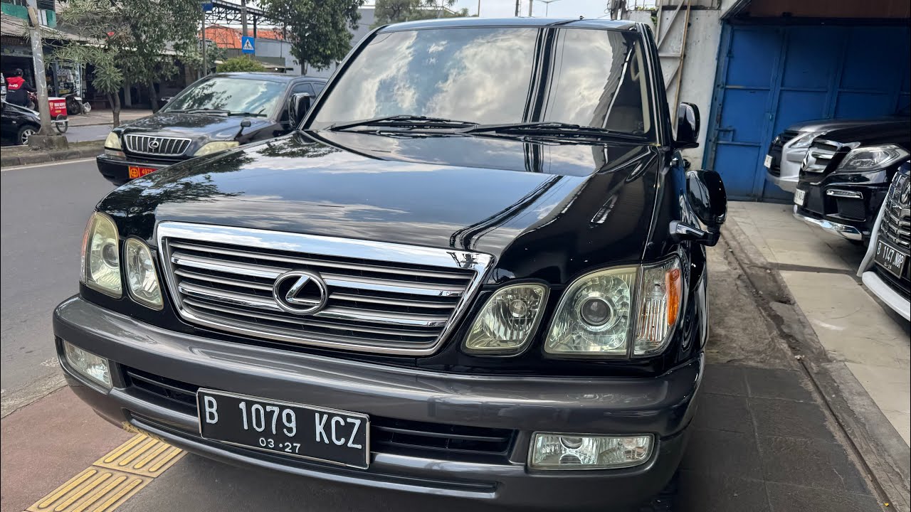 Land Rover Range Rover Vougue dan Lexus Lx470 di Arjuna Motor Jatiwaringin 
