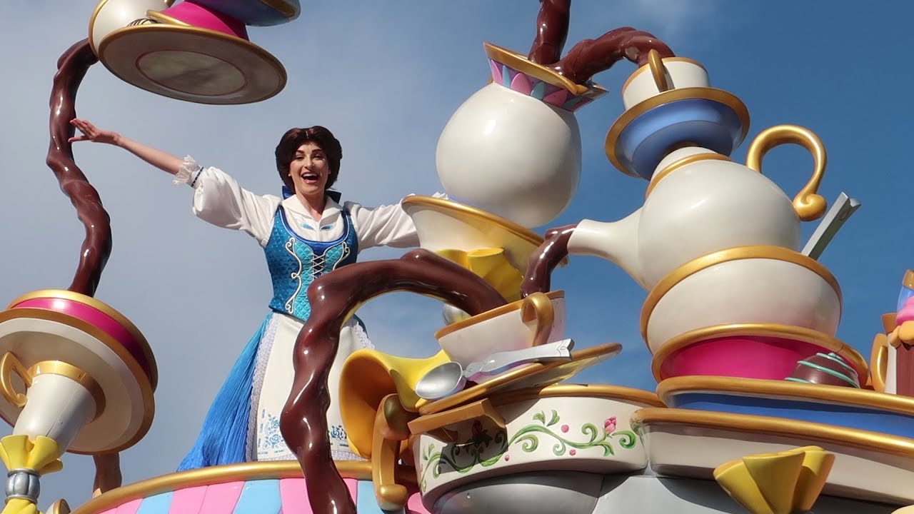 Tokyo Disneyland | Best Parade Ever, Shopping At The Disney Store & Exploring The Monorail Loop