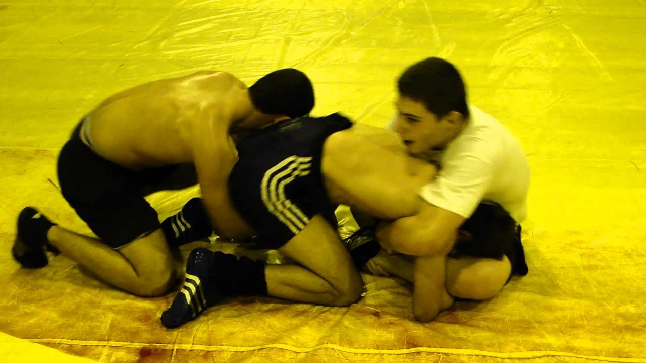 YOUNG WRESTLERS TRAINING