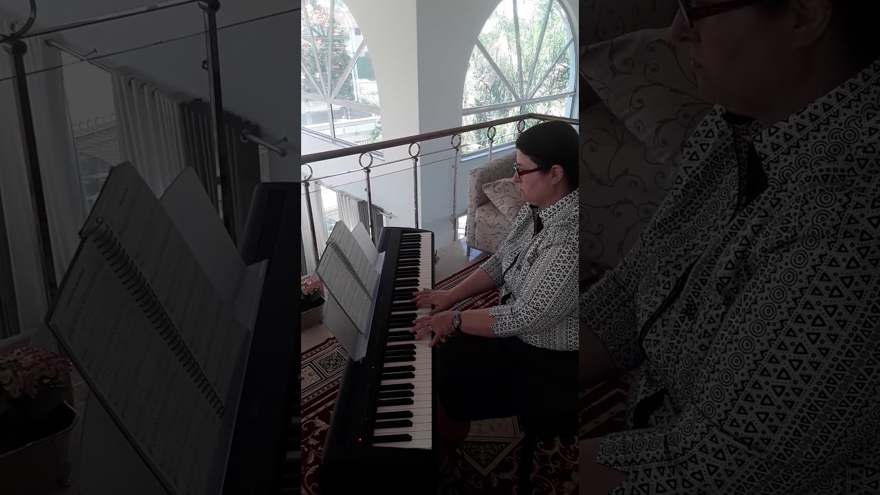 Hino 58 - tocado no piano. Ana Mary de Cervantes