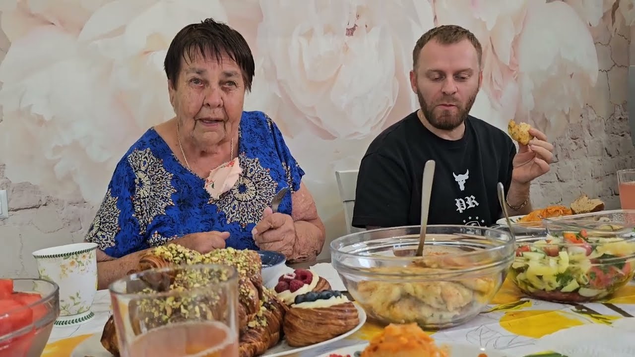 Снимают пробу☺️,барахолка.