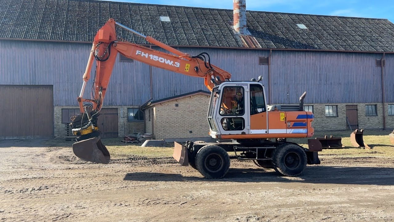 K&ouml;p Gr&auml;vmaskin Fiat Hitachi FH 150W.3 med redskap p&aring; Klaravik