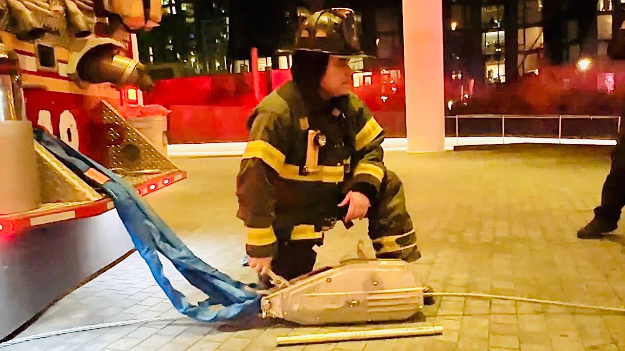**{ READ FULL DESCRIPTION }**  ~  FDNY BOX 913 ~ **RARE CATCH** OF FDNY USING GRIP HOIST TOOL.