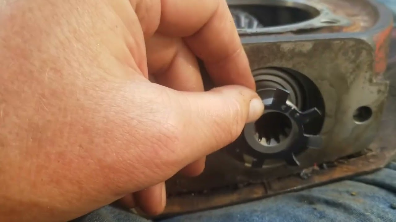 New Holland Disc Mower 109M Duradisc: Broken Gear part 2
