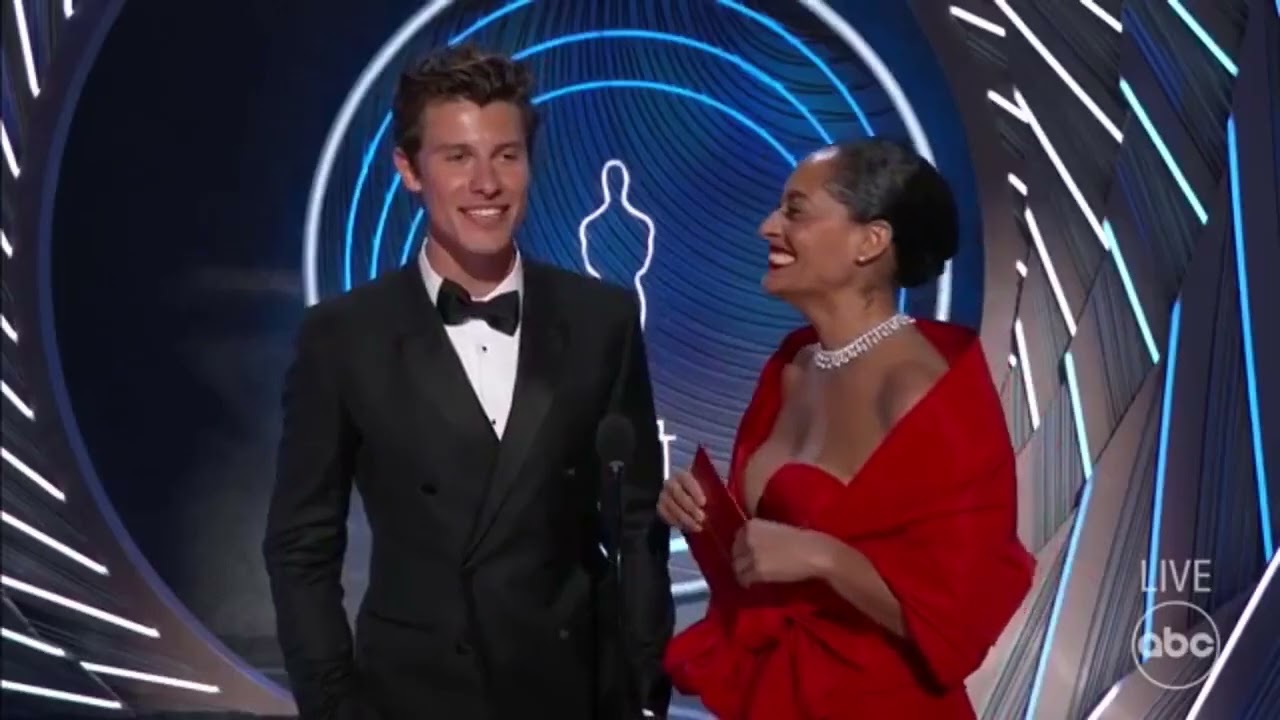 Shawn Mendes announcing an award on Oscars 2022