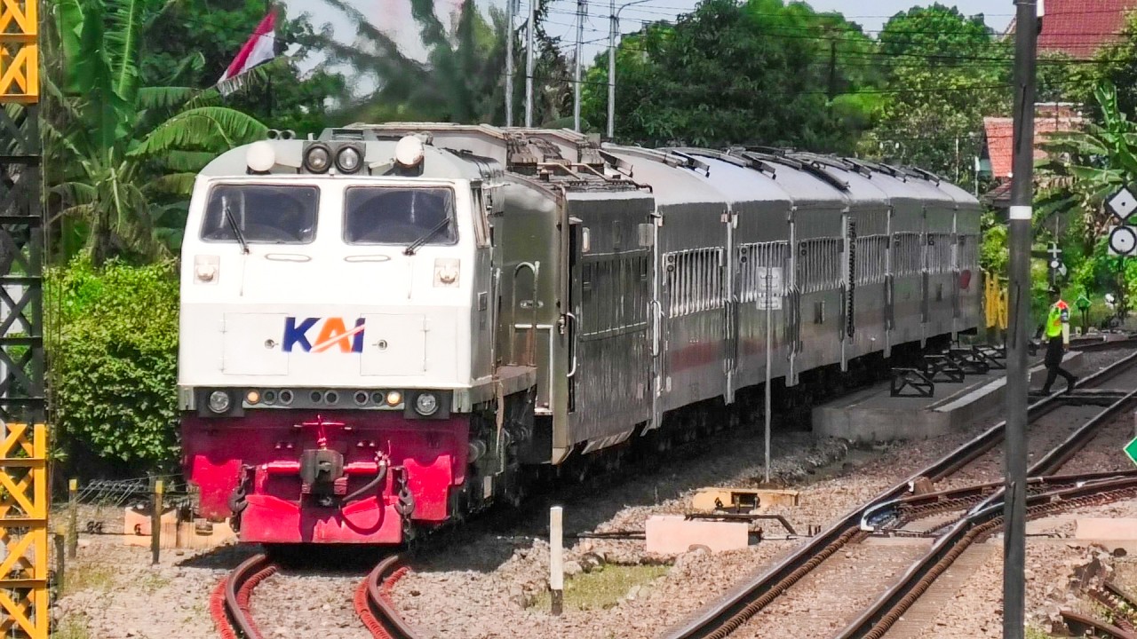 GAK MASUK AKAL KERETA API LOKAL MEMBAWA KERETA MEWAH LUXURY SLEEPER GEN 3